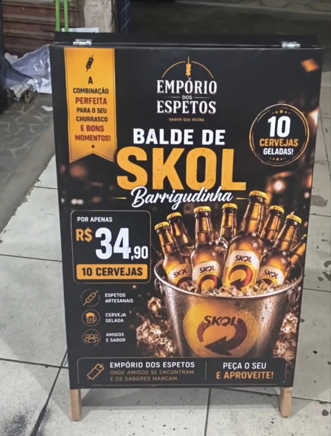 Painel Empório dos Espetos — trabalho da Gráfica da Família